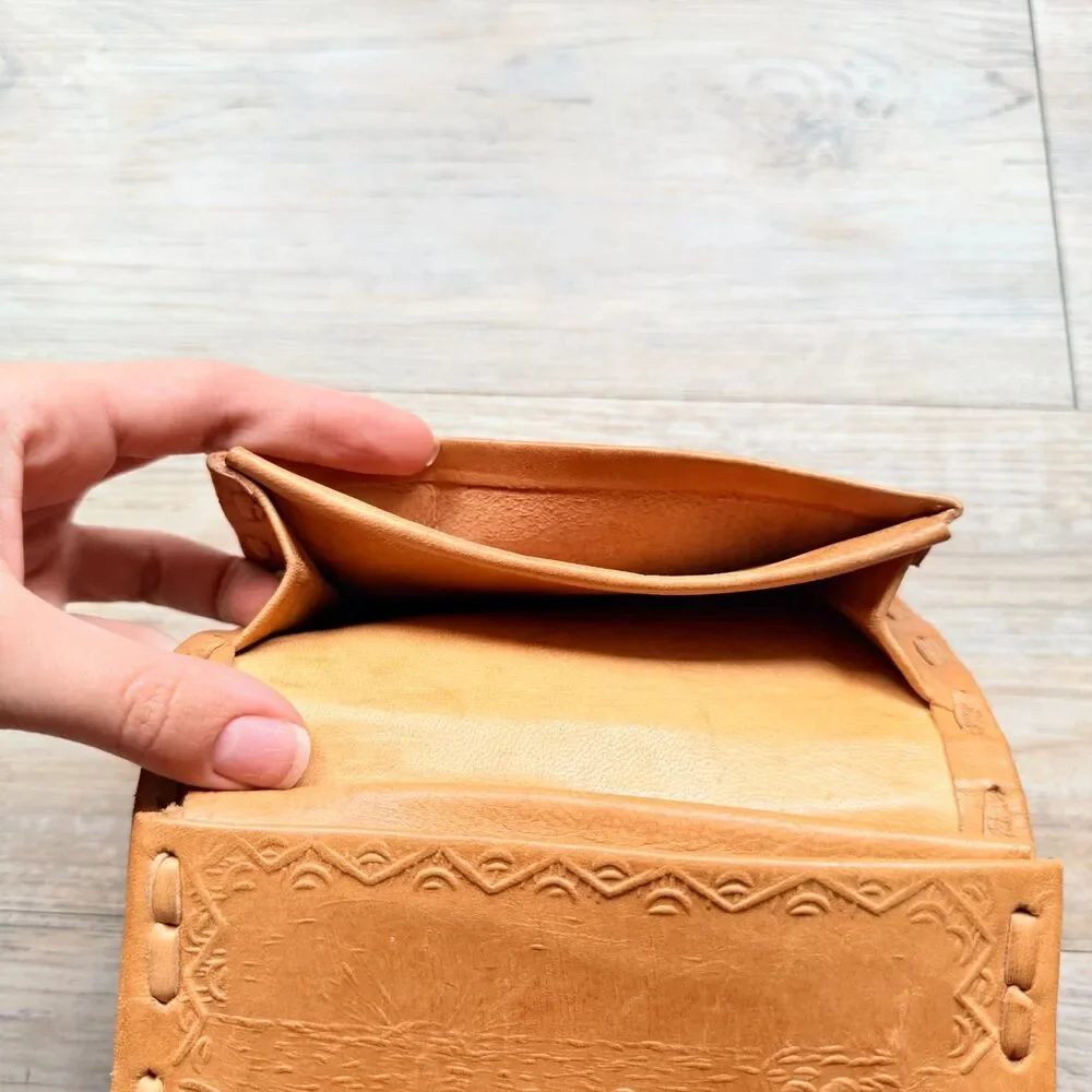 Vintage Tooled Leather Wallet Western Horse Cowboy Tan Bifold Snap Closure